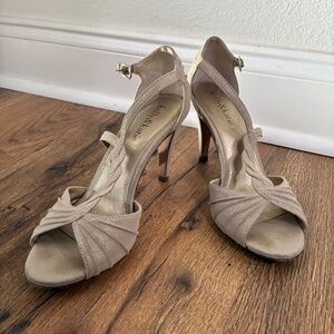 Kelly & Katie Gold Shimmer 3.5" Heels Size 8 Formal Heel